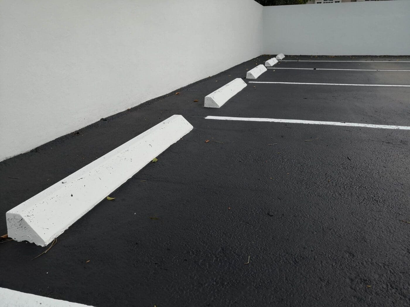 asphalt cracks sealed in pavement in Miami